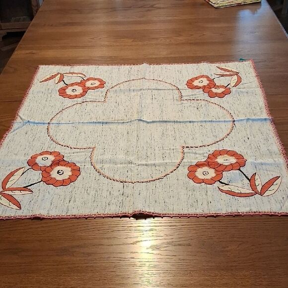 Cross Stitch And Applicays Vintage Tablecloth - Picture 1 of 6